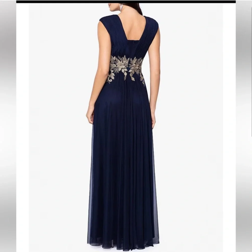 NWT Betsy & Adam Casey Long Chiffon V-Neck Floral Applique Bodice Gown Navy/... - Picture 3 of 5